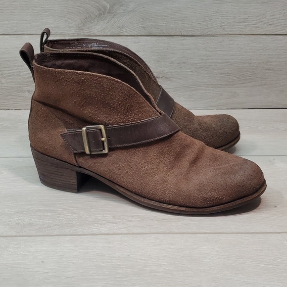 Ugg Australia Women's Wright Belted  Leather Sheepskin heels boots shoes sz 11 - Picture 2 of 15